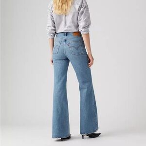 Levi’s ribcage bell medium wash jeans size 24